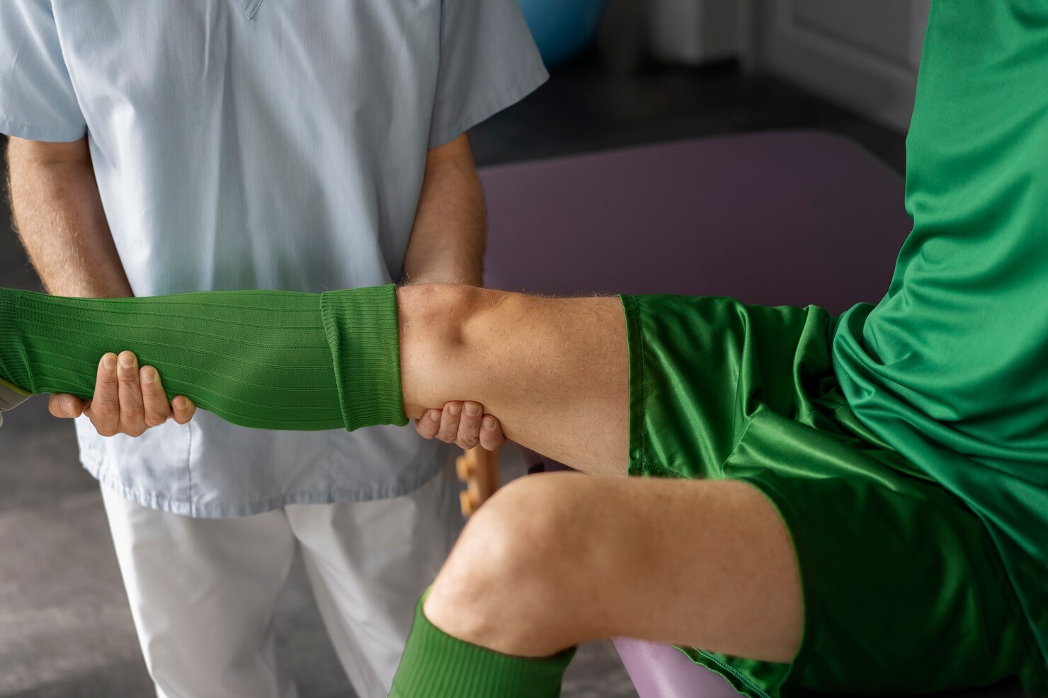 vista lateral atleta cita fisioterapia 23 2149866126